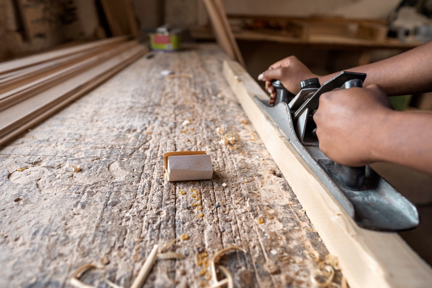 How to Choose the Right Carpenter for Home Improvement Needs
